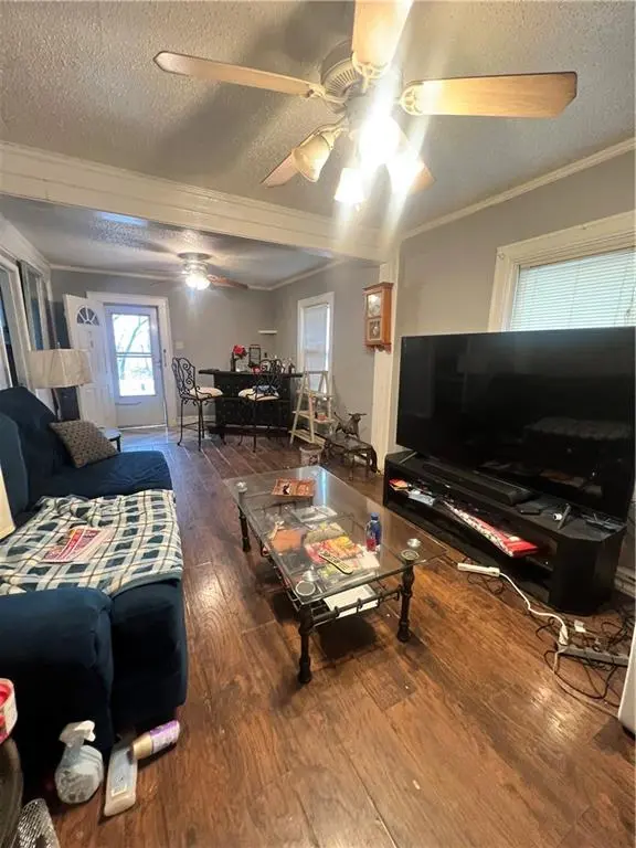 5211 Gladstone BLVD, Kansas City, MO 64123
