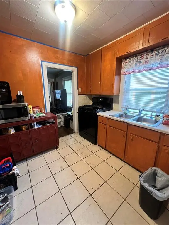 5211 Gladstone BLVD, Kansas City, MO 64123