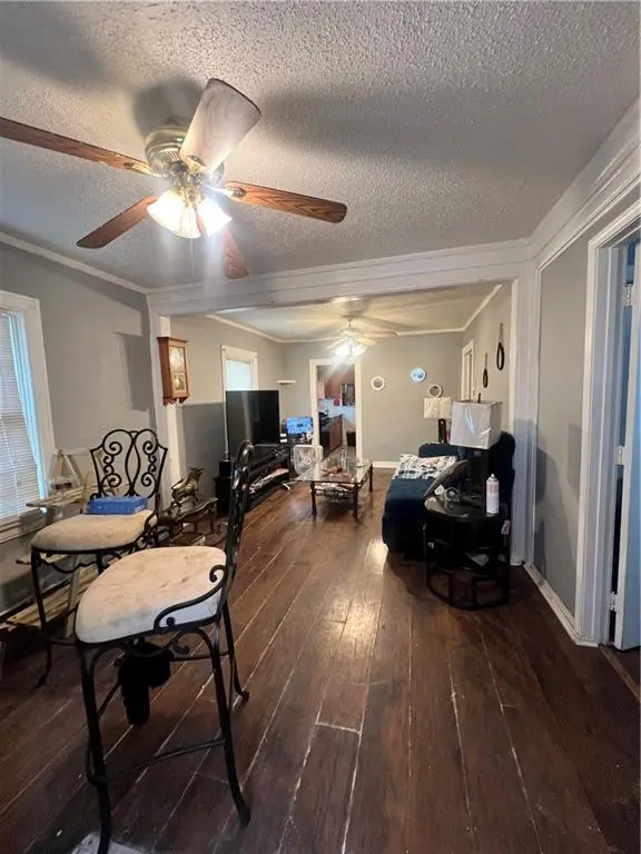 5211 Gladstone BLVD, Kansas City, MO 64123