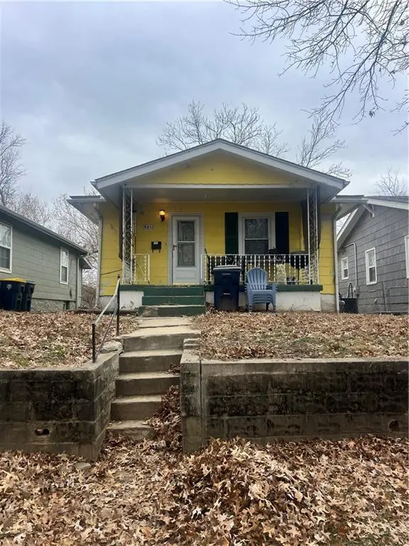 5211 Gladstone BLVD, Kansas City, MO 64123