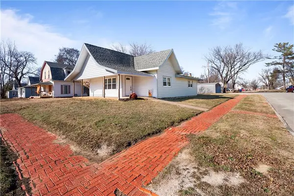 611 E 5th AVE, Caney, KS 67333