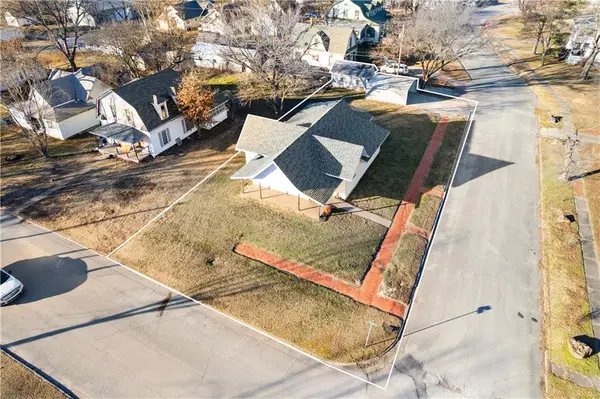611 E 5th AVE, Caney, KS 67333
