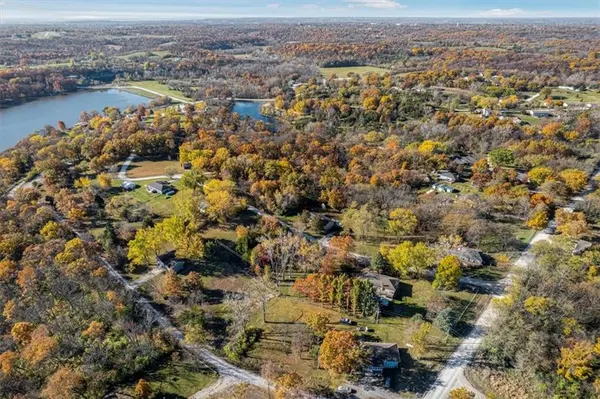 Wolfe ST, Excelsior Springs, MO 64024