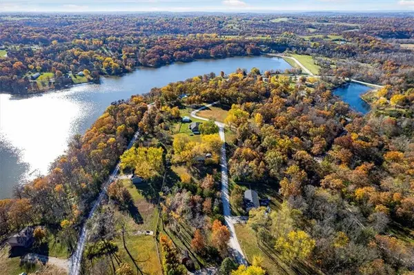 Wolfe ST, Excelsior Springs, MO 64024