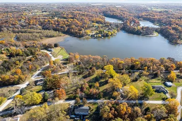 Wolfe ST, Excelsior Springs, MO 64024