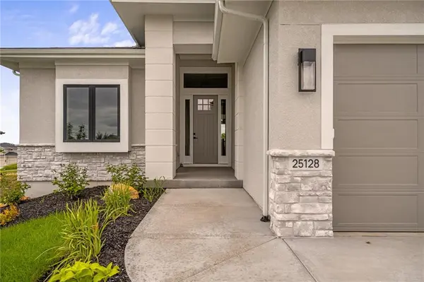 25128 W 141st TER, Olathe, KS 66061