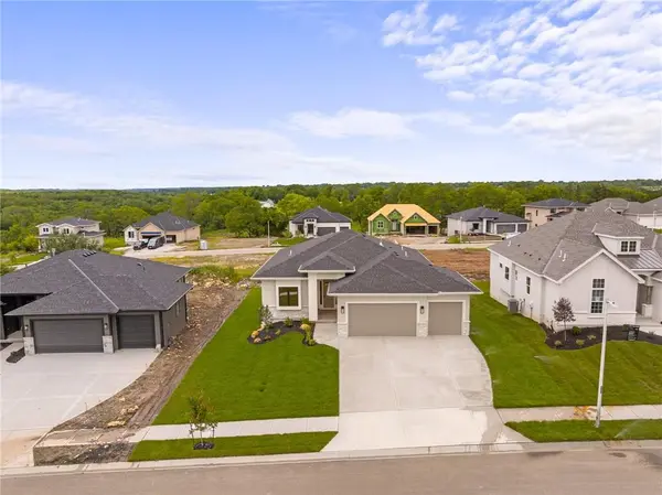 25128 W 141st TER, Olathe, KS 66061