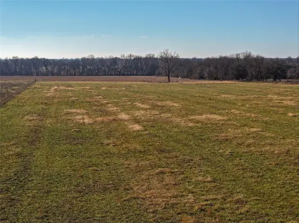 T4 E Logan RD, El Dorado Springs, MO 64744