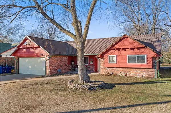 2508 W 8th ST, Coffeyville, KS 67337