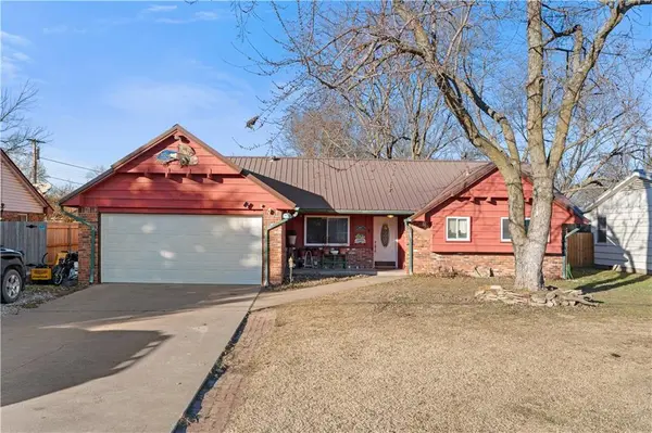 2508 W 8th ST, Coffeyville, KS 67337