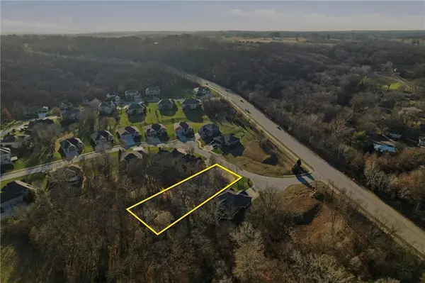 1934 Edgewood DR, Leavenworth, KS 66048