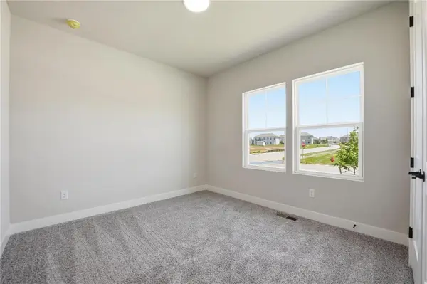1413 N 163rd ST, Basehor, KS 66007