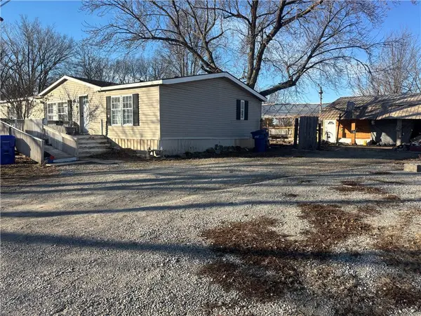 210 S Walnut ST, Houstonia, MO 65333