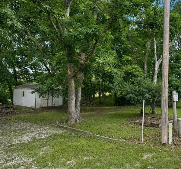 97 Oak Crest DR, Linn Valley, KS 66040