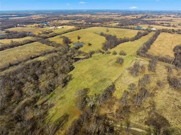37AC S Wagonor RD, Garden City, MO 64747
