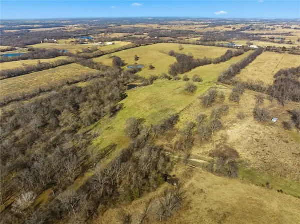 37AC S Wagonor RD, Garden City, MO 64747