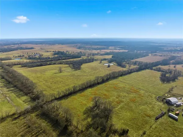 37AC S Wagonor RD, Garden City, MO 64747