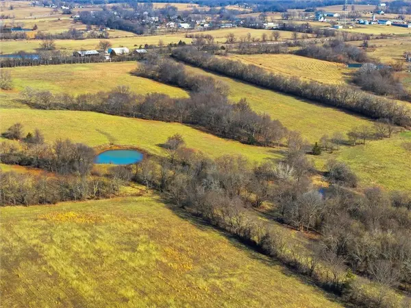 44 AC S Wagonor RD, Garden City, MO 64747