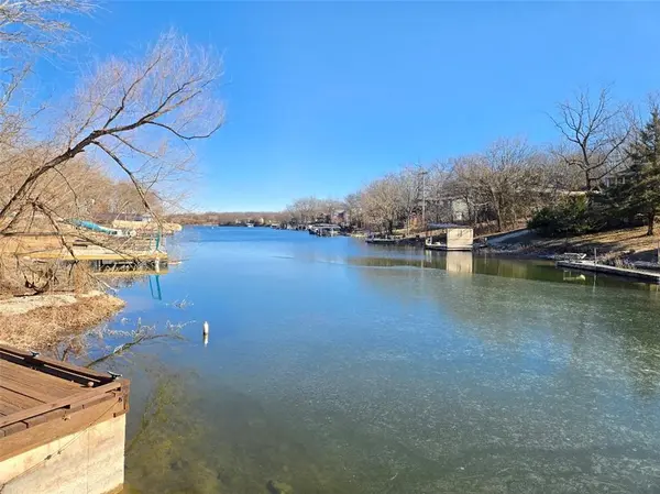 393 W Sugar Lake DR, Mound City, KS 66056
