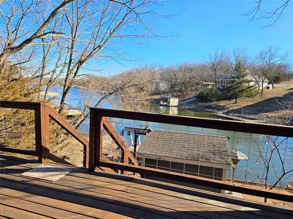 393 W Sugar Lake DR, Mound City, KS 66056