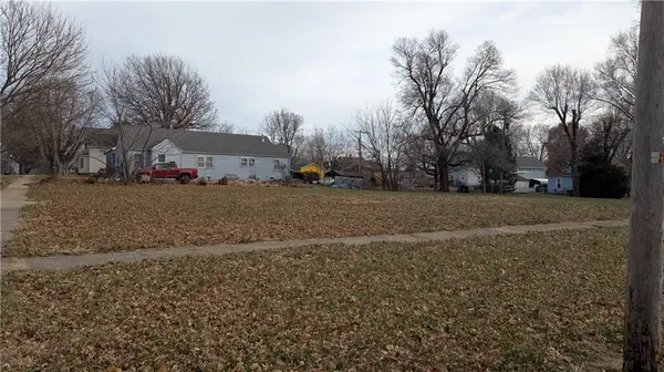 815 Shawnee ST, Hiawatha, KS 66434