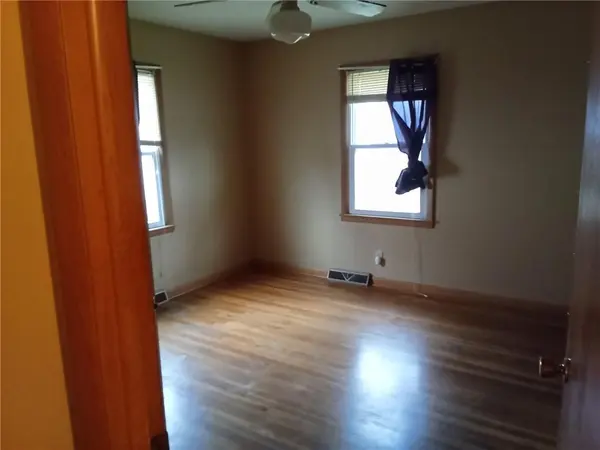 925 N Elm ST, Nevada, MO 64772