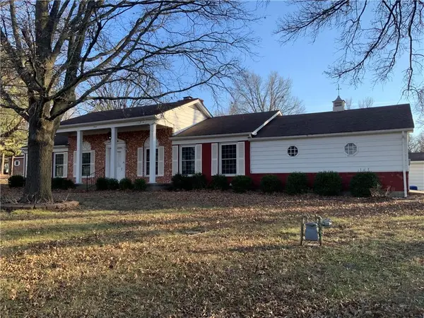 7 W Garfield ST, Iola, KS 66749