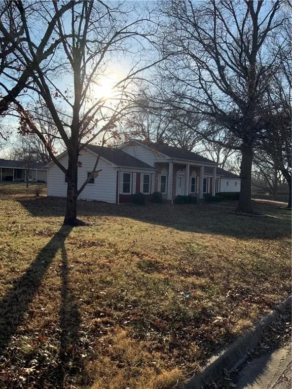 7 W Garfield ST, Iola, KS 66749