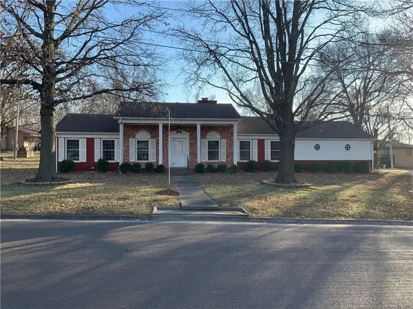 7 W Garfield ST, Iola, KS 66749