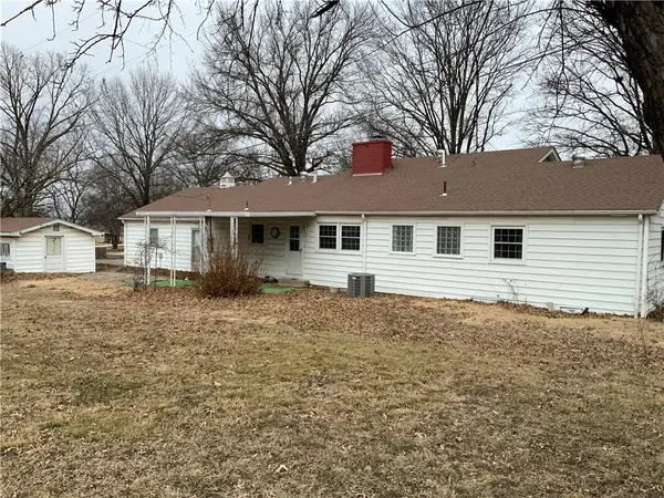 7 W Garfield ST, Iola, KS 66749