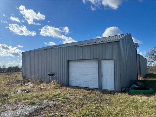 12 NW 1400th RD, Chilhowee, MO 64733