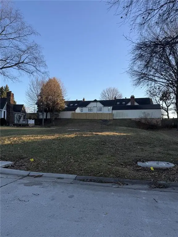 5004 Mulberry TER, St Joseph, MO 64506