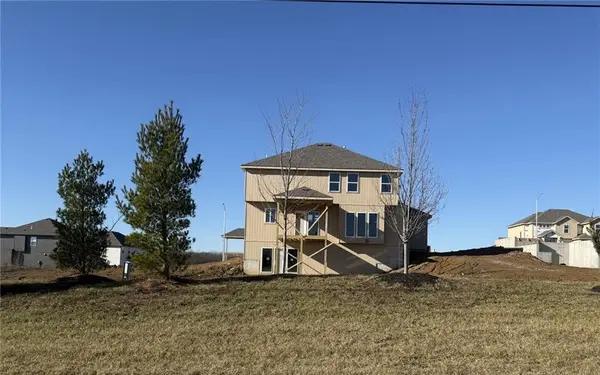 8931 N Poplar AVE, Kansas City, MO 64156