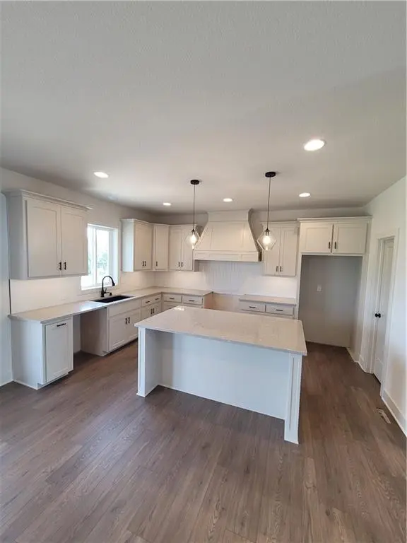 8931 N Poplar AVE, Kansas City, MO 64156