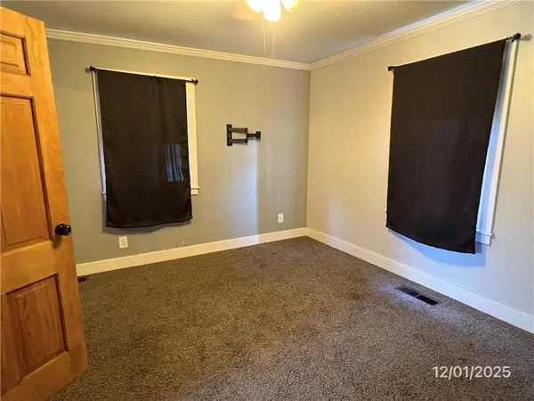605 N Vine ST, Maryville, MO 64446