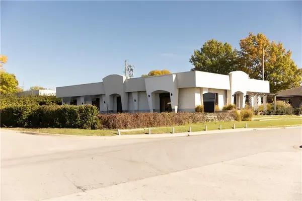 13010 Shawnee Mission Pkwy, Shawnee, KS 66216