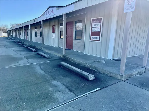 598 SE DD HWY, Warrensburg, MO 64093