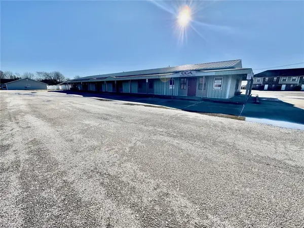 598 SE DD HWY, Warrensburg, MO 64093
