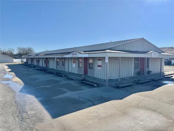 598 SE DD HWY, Warrensburg, MO 64093