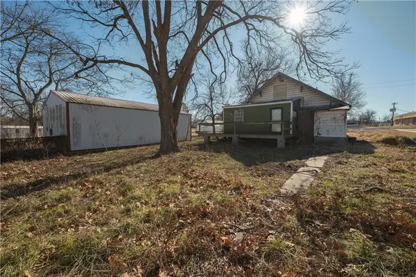 415 Elm ST, Chetopa, KS 67336