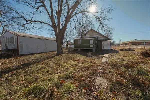 415 Elm ST, Chetopa, KS 67336