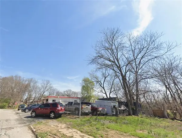 4401 E 27th ST, Kansas City, MO 64127