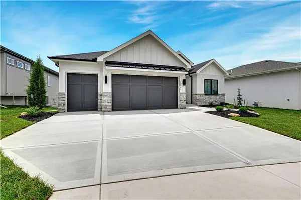 22141 W 94th TER, Lenexa, KS 66220