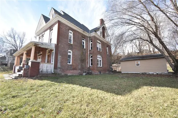 1308 N 11th ST, St Joseph, MO 64501