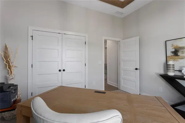 11277 S Sunray DR, Olathe, KS 66061