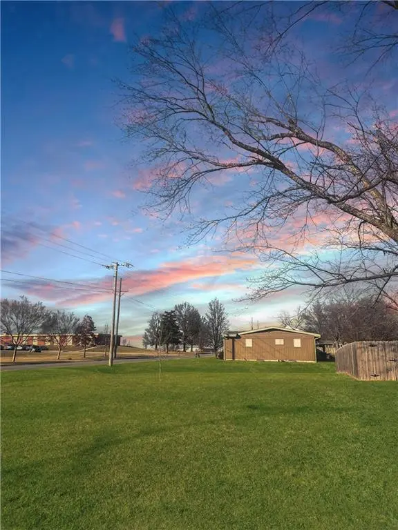 S Warren ST, Gardner, KS 66030