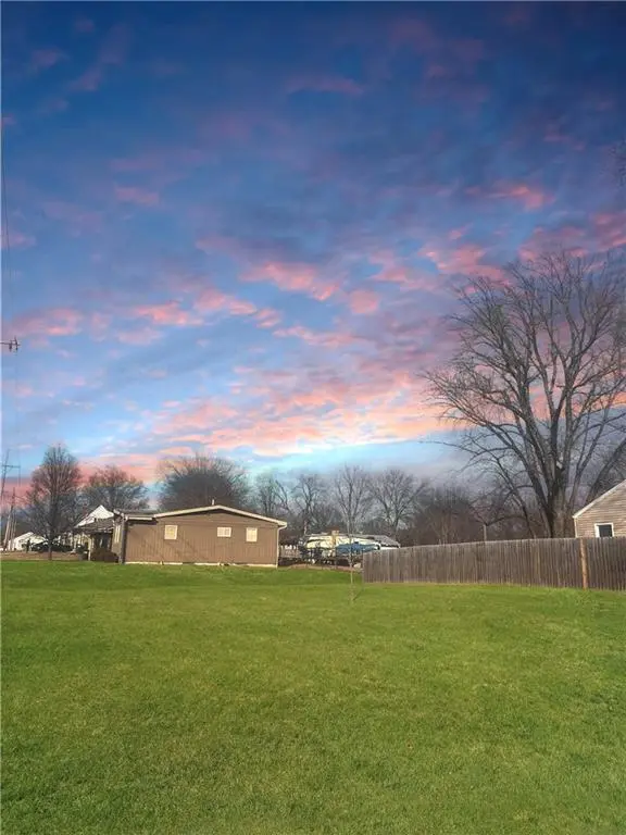 S Warren ST, Gardner, KS 66030