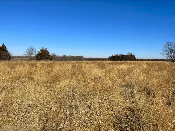 2490 SE 77th ST, Berryton, KS 66409