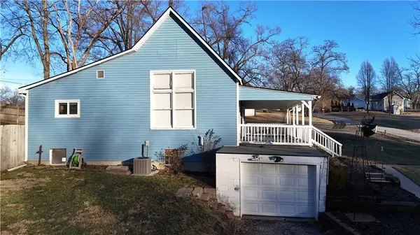 36 Logan ST, Leavenworth, KS 66048