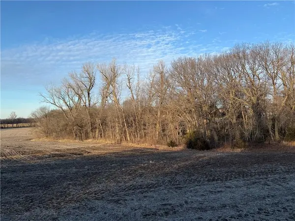 Nighthawk RD, Hiawatha, KS 66434